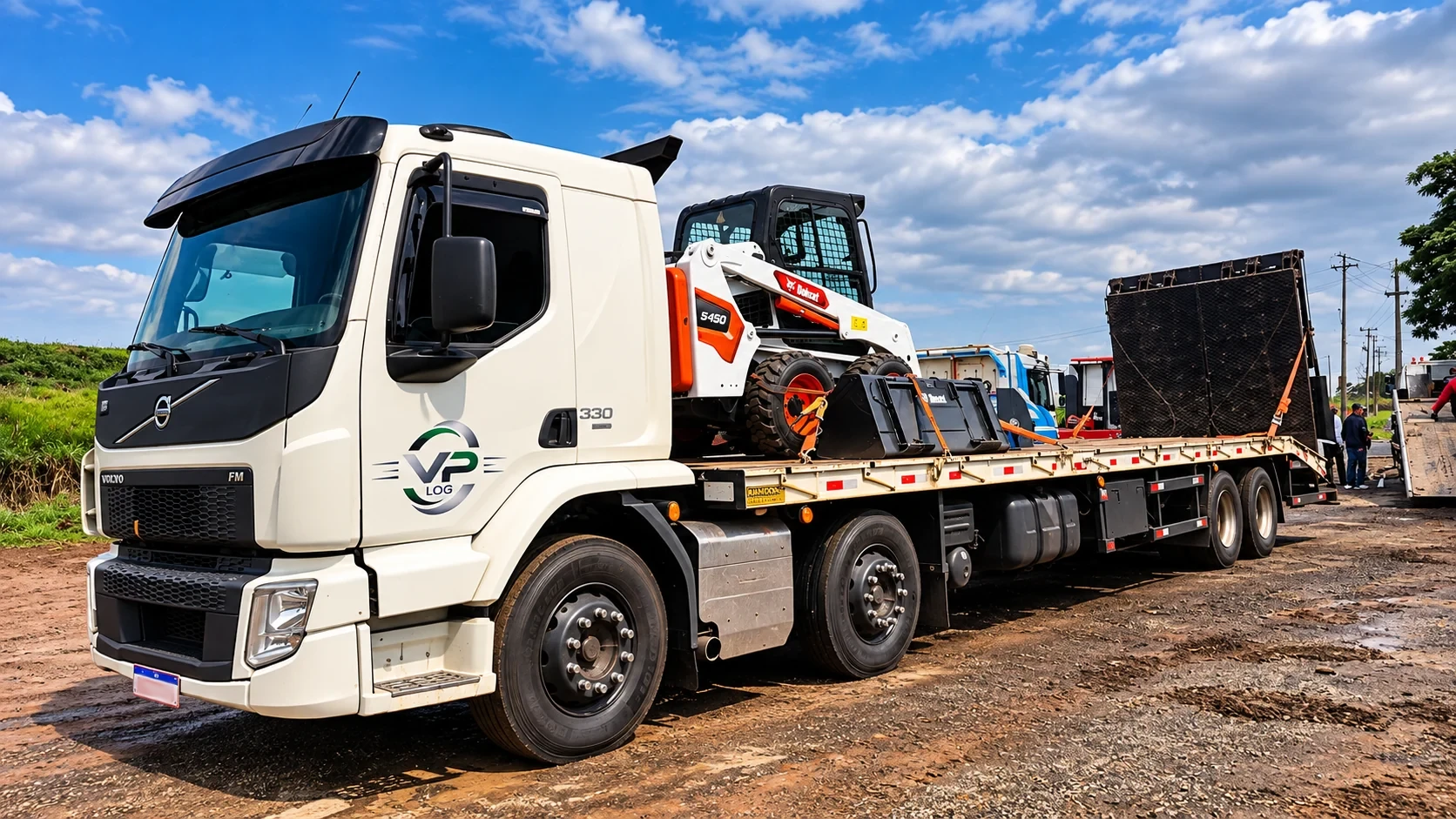 Caminhão plataforma da VP transportando equipamento